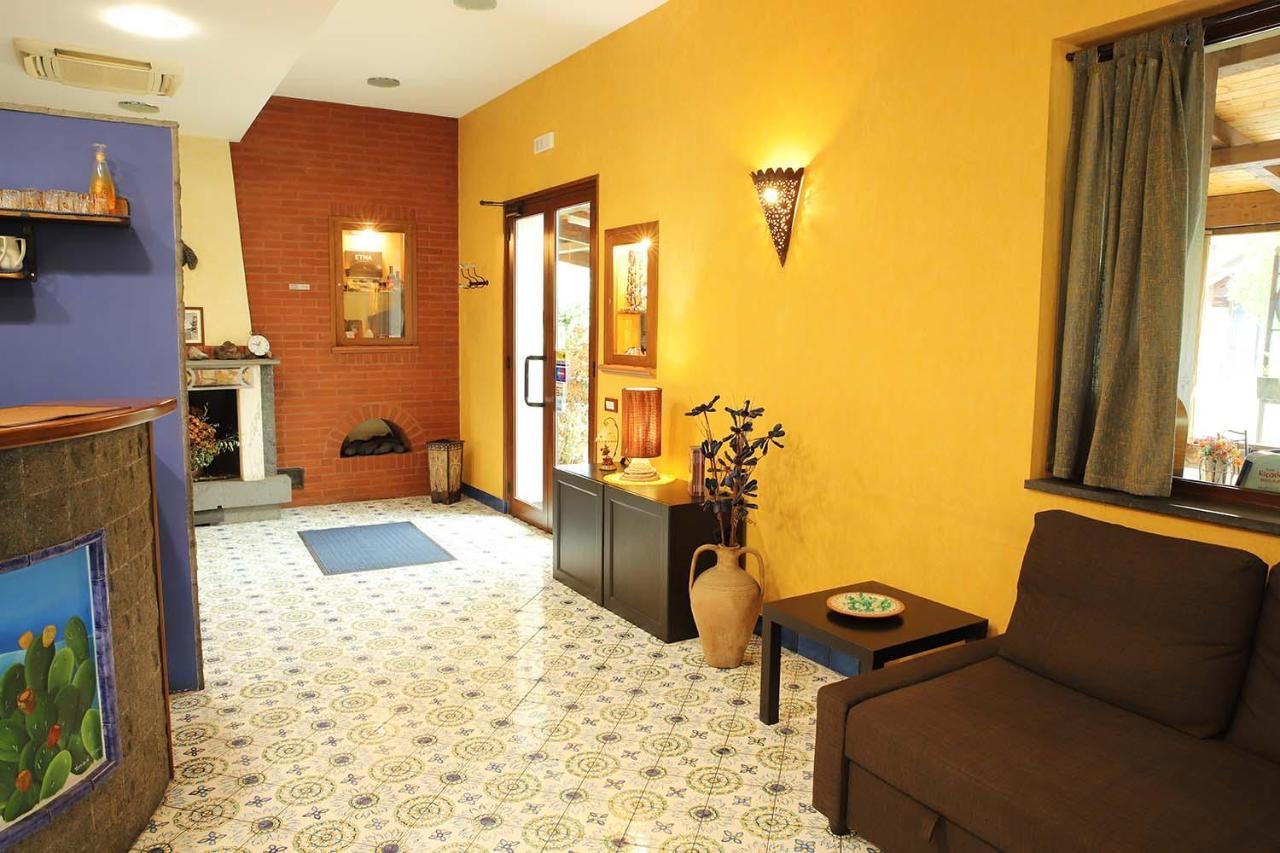 Hotel Alle Pendici Nicolosi Bagian luar foto